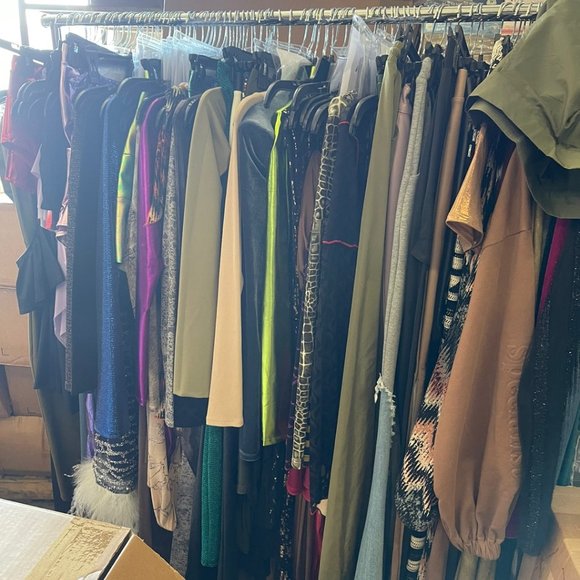 Wholesale Brand New Women's Clothing Lot Mixed 40+ Pcs Per Box mystery BOX - Picture 6 of 8